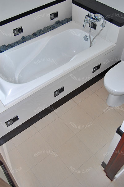 Loft toilet and bath