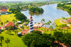 12 hectare man-made Lake at The Lakeshore